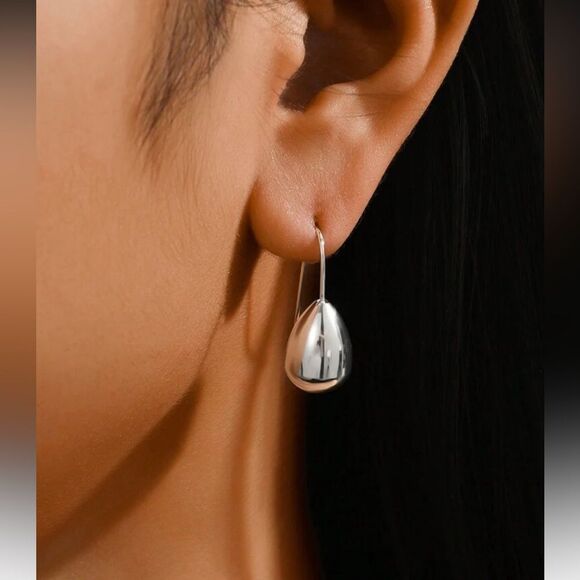 Silver Teardrop Earrings M1210 - Picture 1 of 4